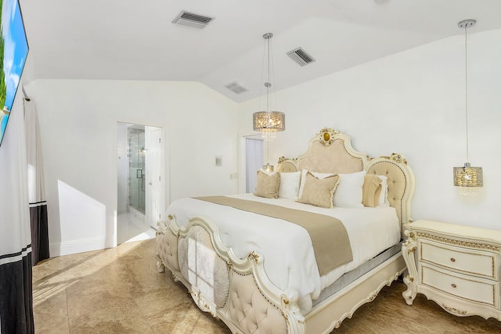 غرفة النوم الرئيسية