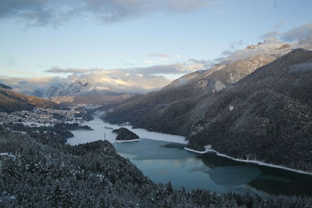 Vista lago invernale