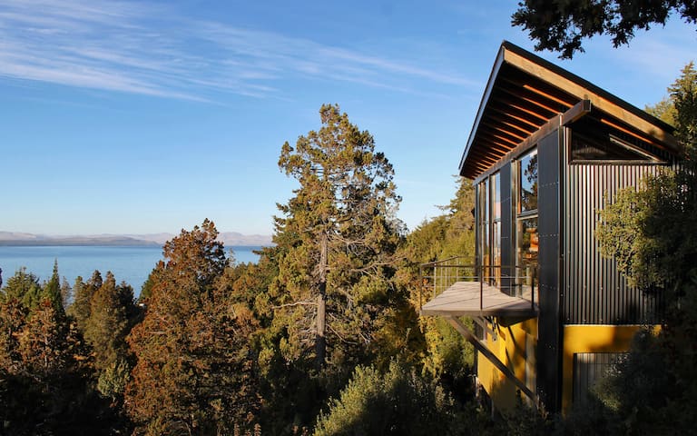 MOUNTAIN AND LAKE VIEW