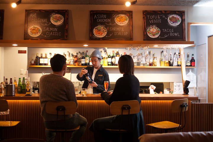 Stylish Hostel w/Shared Kitchen and Social Bar!