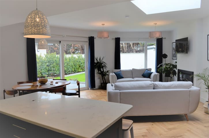 Luxurious three bed in Ballsbridge gallery image 2