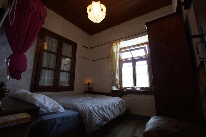 Главната спална соба со двоен кревет