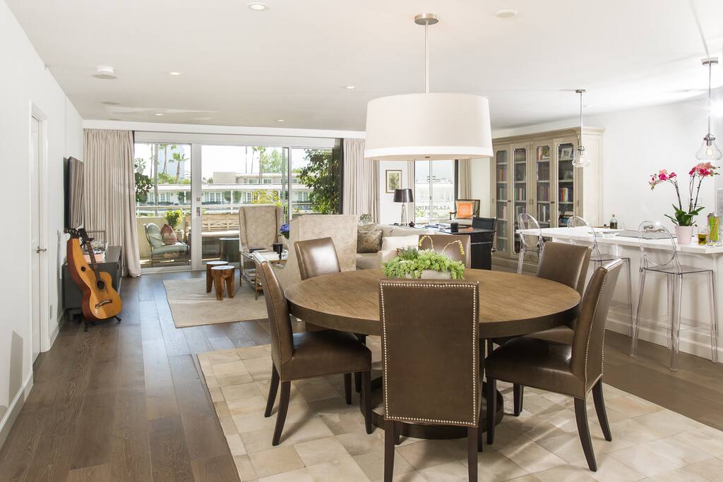 Living Room/Dining