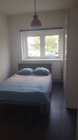 Cozy river side room in Noordereiland