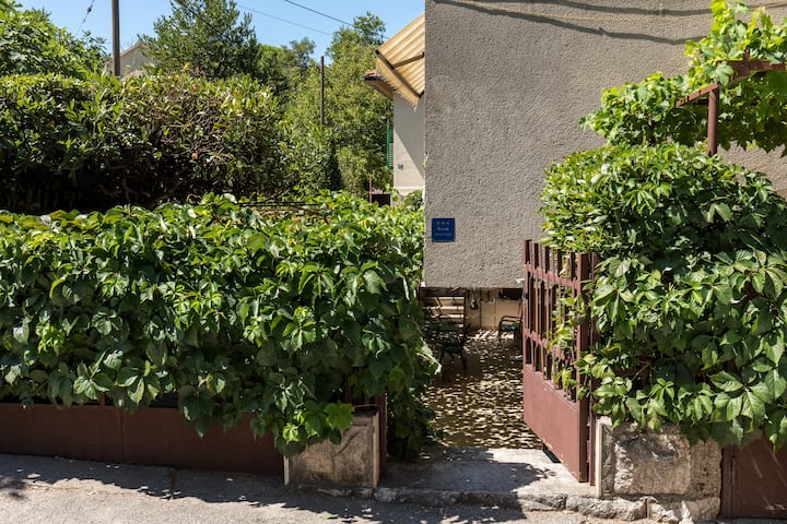 Apt w/Patio near Marjan park-forest