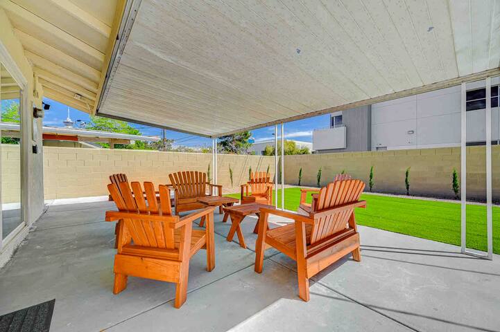 Vegas Baby-5 minutes to strip! gallery image 5