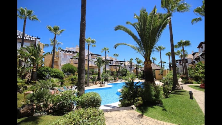 Apartamento En Primera Línea De Playa - Marbella
