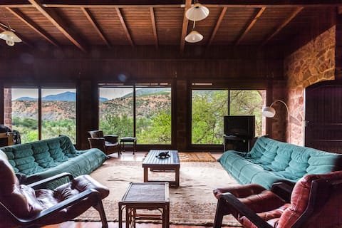 Very nice property with a view of the mountains
