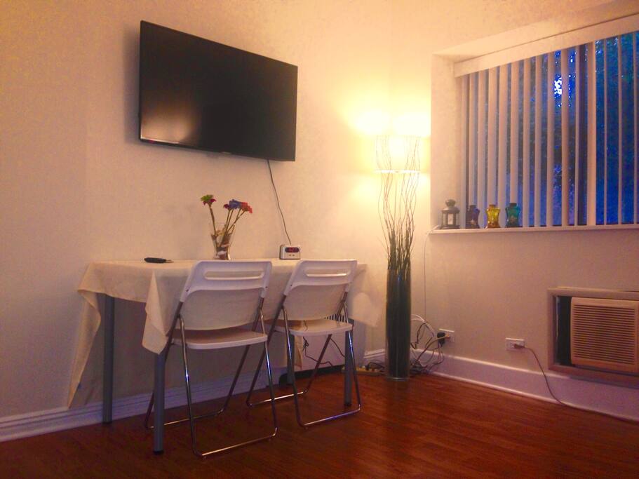 Small dining & TV with Netflix