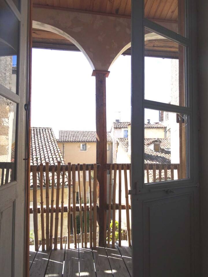 الصورة رقم 1 لـ تيراس ثلاثي الطبقات