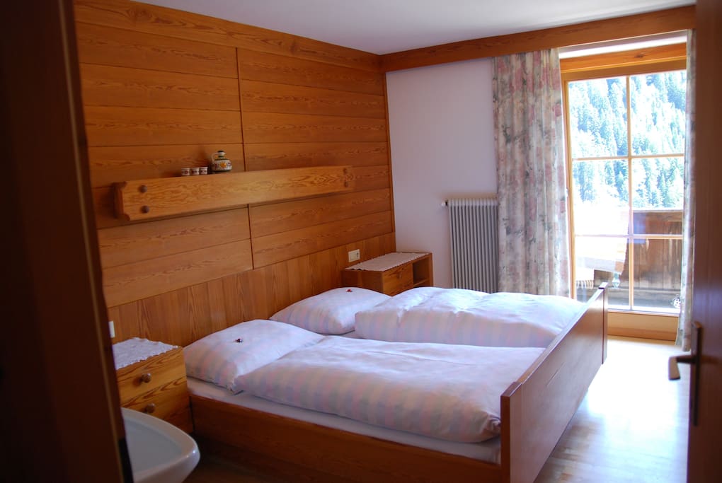 Schlafzimmer mit Balkon
