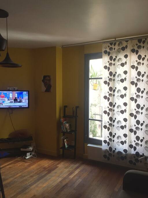 LIVINGROOM
