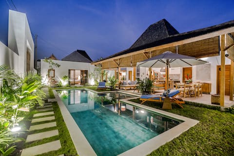 -HOT DEAL- SEMINYAK OBEROI BEACH VILLA 8-10 GUESTS