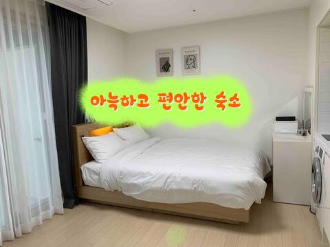 @ Near Population Beach @ 3 people available @ Netflix mirroring @ Jukdo Beach @ E7 Ocean Stay Yangy