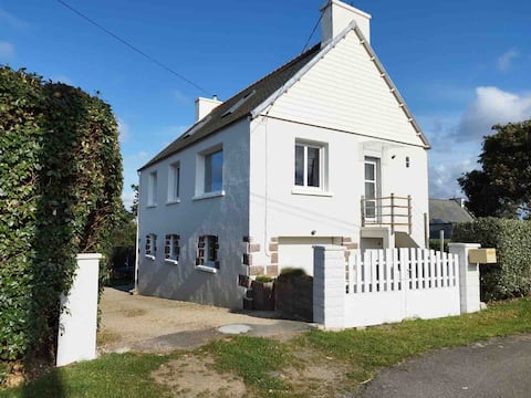House with beach, surfing and hiking nearby