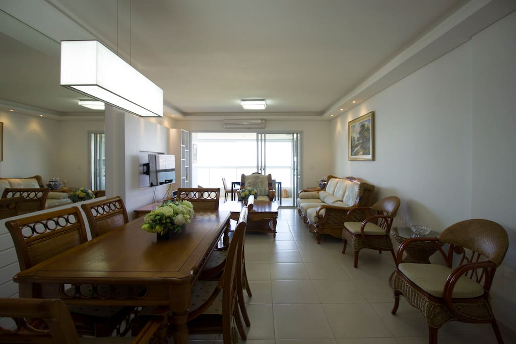 Sala com TV e Ar Condionado