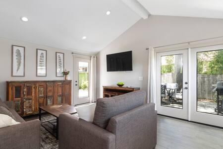 Close to Downtown! Remodeled Home w/ firepit