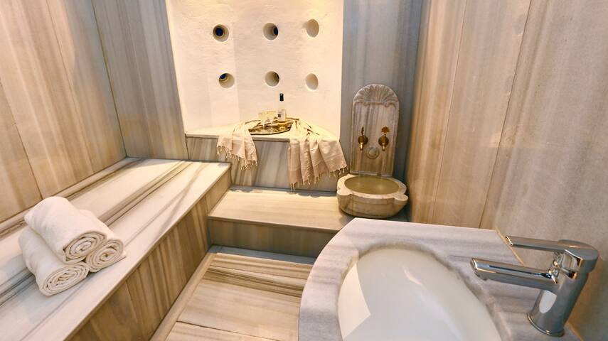 Large Groups – Space, Style, Views in Galata! gallery image 3