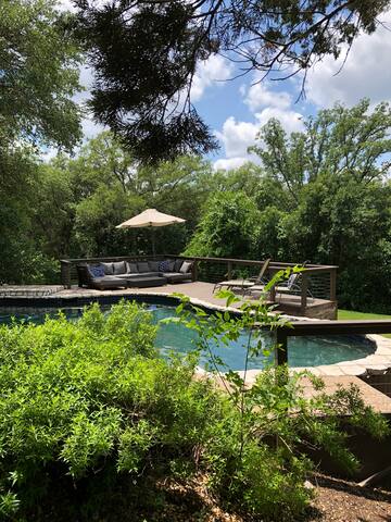 Multiple Family/Friends Setup on 2 woodsy acres! gallery image 2