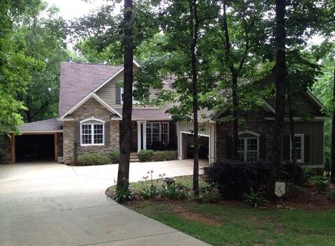 Perfect Gameday house w/ lake veiw