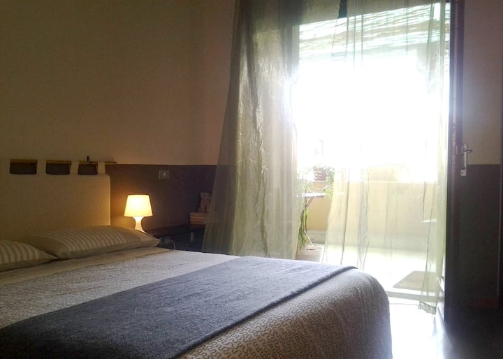 Hyrje e drejtpërdrejtë në dhomën e gjumit në tarracë