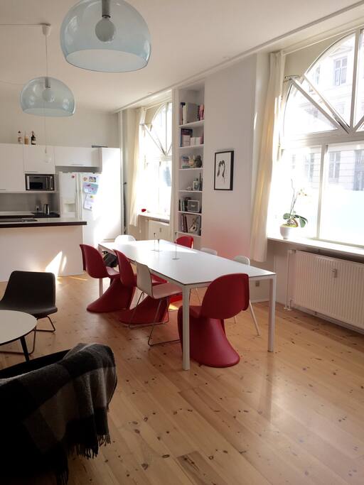 Lovely spacious living room with flat tv. Lots of light and room for everyone.