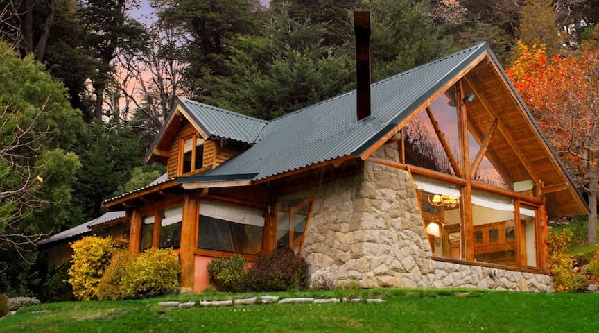 Casa en la ladera del Cerro Otto D.T.N. 169/2014