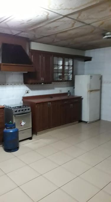 Cocina completamente equipada, ademas hay lavadora.