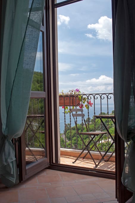 Panorama dei balcone della camera verde