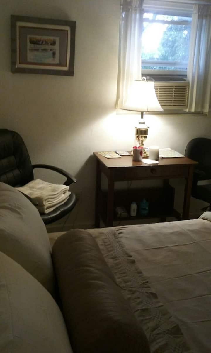 带触摸灯和空调的小桌子