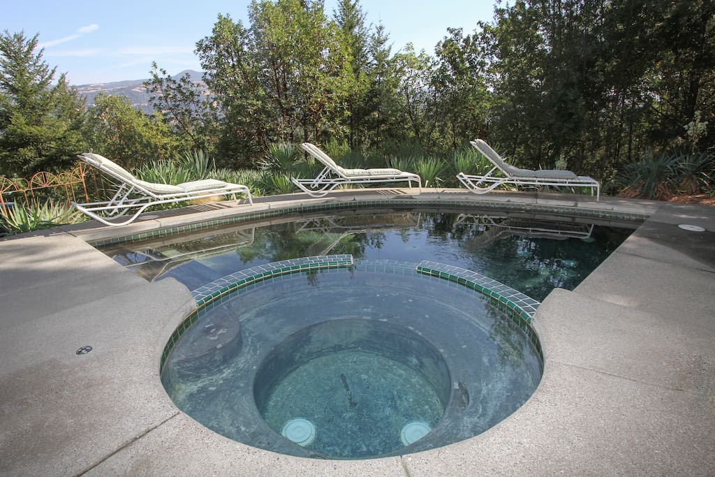 Alexander Valley Lodge Pool/Hot Tub Nature lodges for Rent in Geyserville, California, United