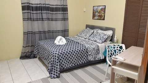 Budget Trini Homestay - Room A