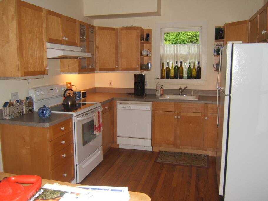Kitchen: all set up with everything you need to make yourself at home.