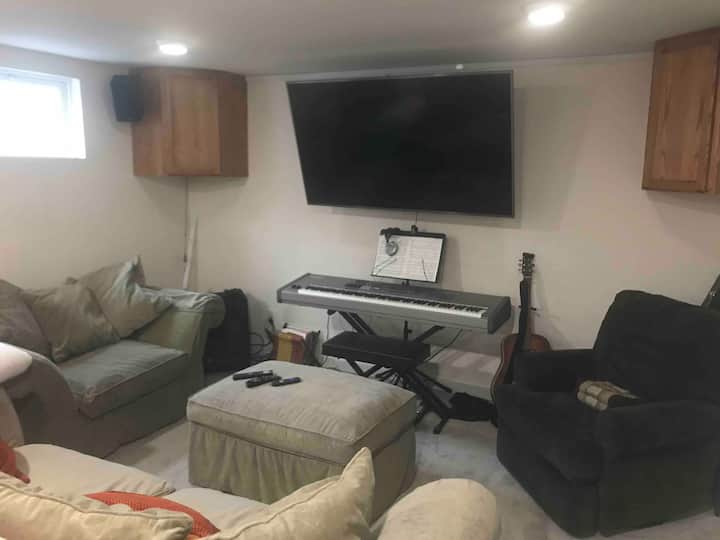 1 Br Basement Suite W Jacuzzi Tub, Theater - Lakewood, CO