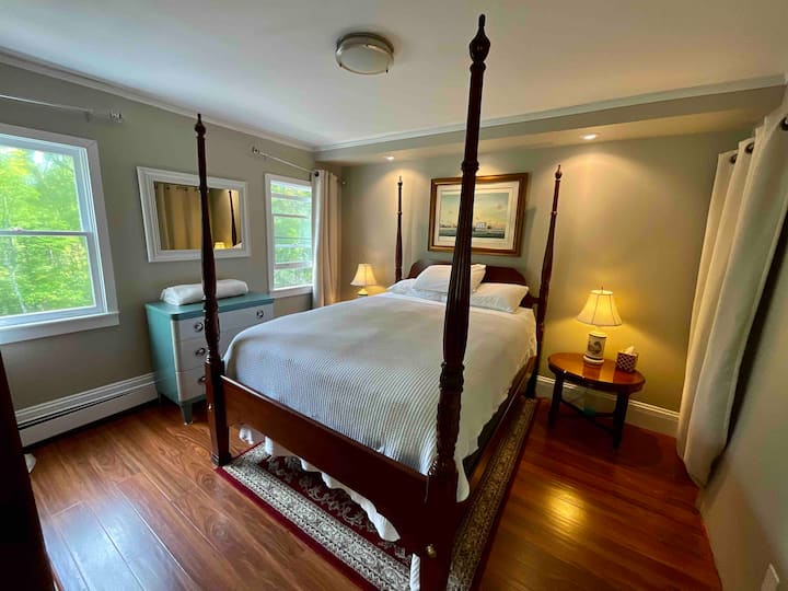 Bedroom #1, Blackout curtains, Queen Four Poster Bed, Ultra Soft Sheets