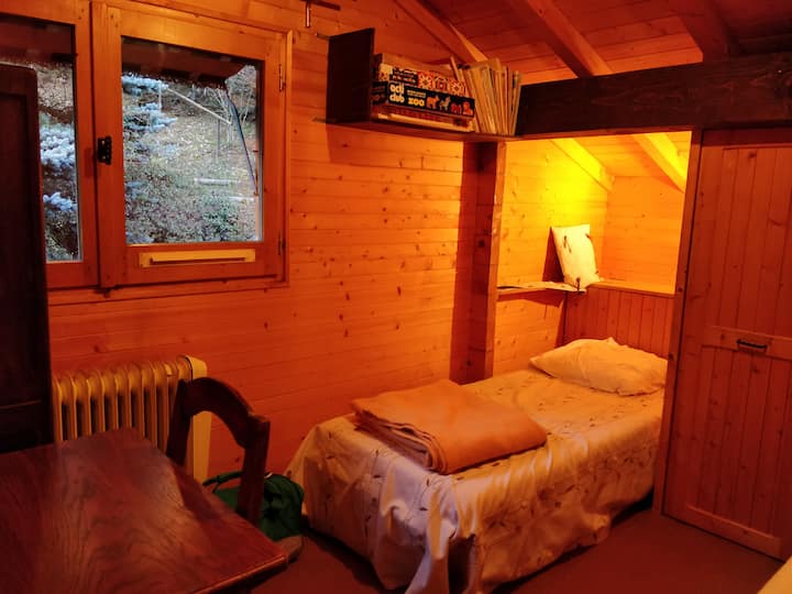 Спална соба 2 со 2 единечни кревети