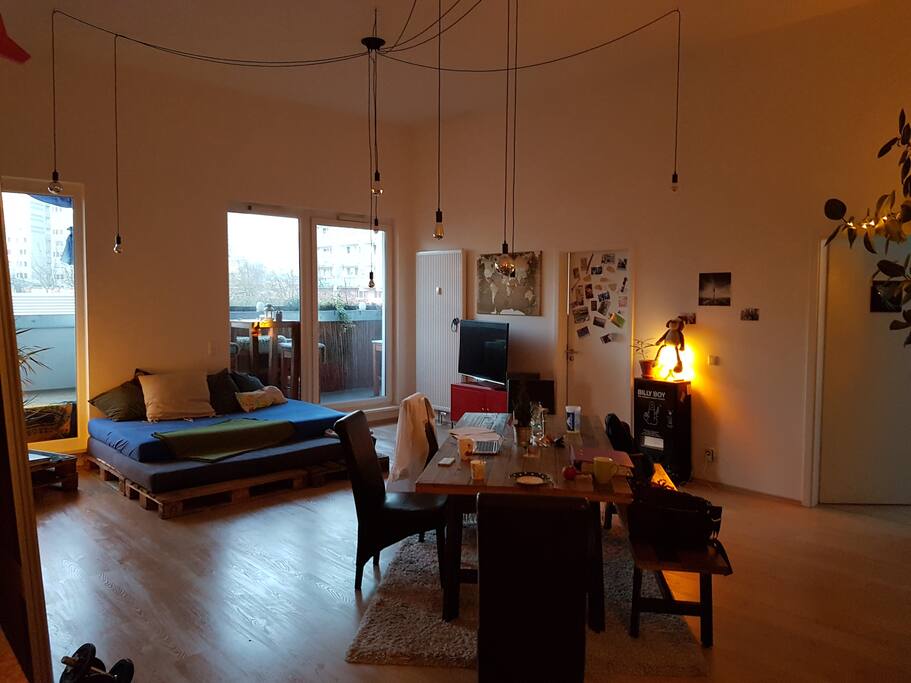 Wohnzimmer mit Blick auf Zimmer 2 und 3