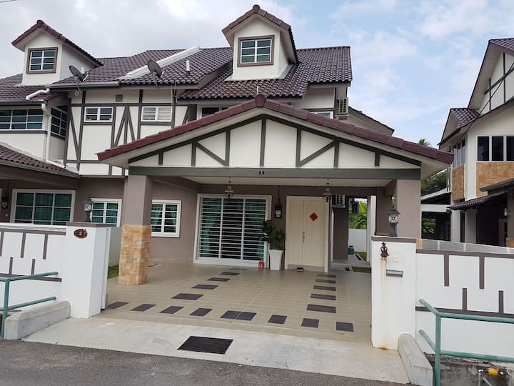 Sitiawan Homestay (17pax)
