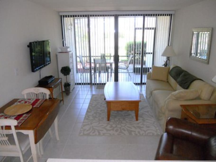 Living Room w/Rear Screened Lanai