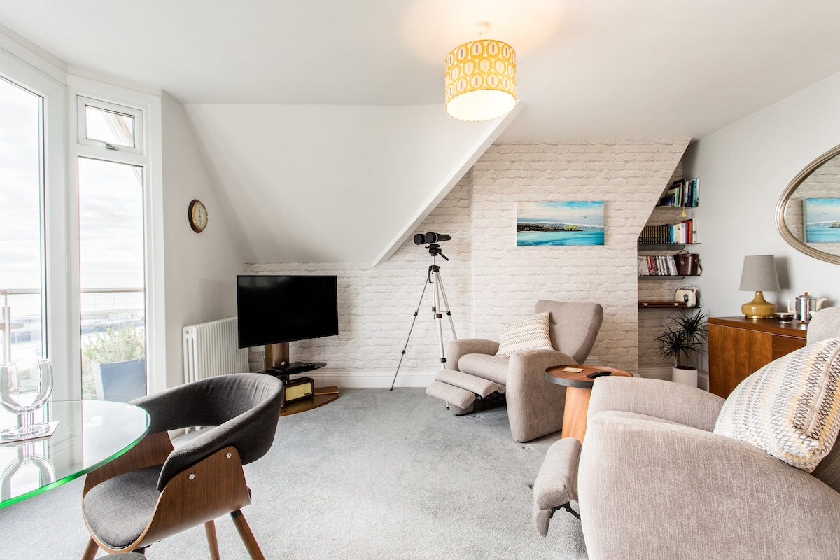 Annonce Airbnb populaire: Devine View, Overlooking Sea and Folkestone Harbour Arm à Folkestone