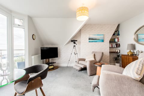 Popular Airbnb listing: Devine View, Overlooking Sea and Folkestone Harbour Arm in Folkestone