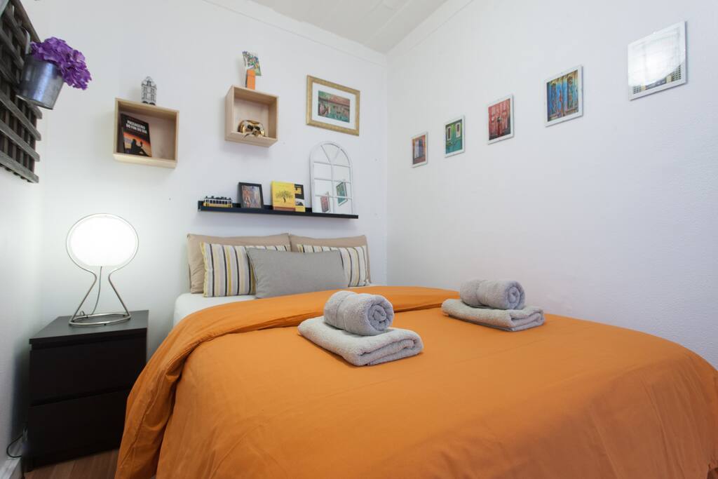 BEDRROM WITH COMFY BED 150X200