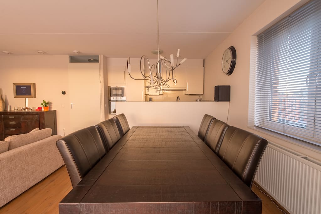 Dinner table with 6 chairs