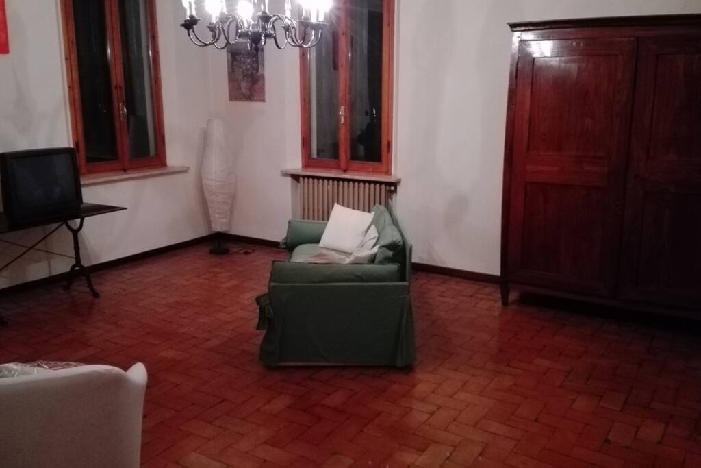 Sala con possibilità di posto letto sul divano