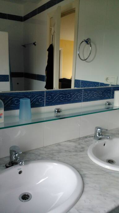 BAÑO CON DUCHA