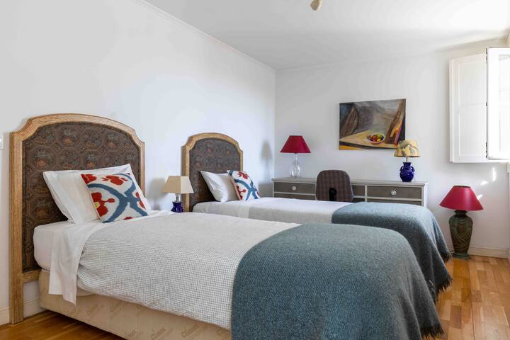 Historic 3 Bedroom Duplex Apartment in Lisbon gallery image 5