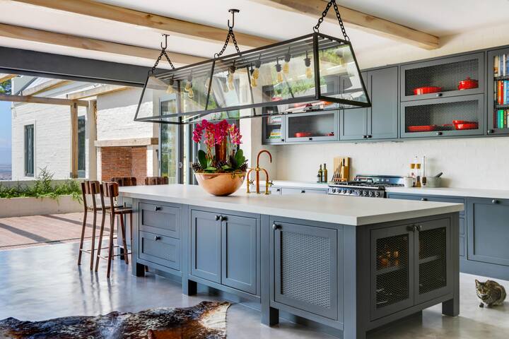 Stunning 3-Bedroom Home with Breathtaking Views gallery image 2