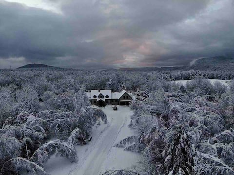 The PaddleHouse:Riverfront Rafts Game Room Hot Tub