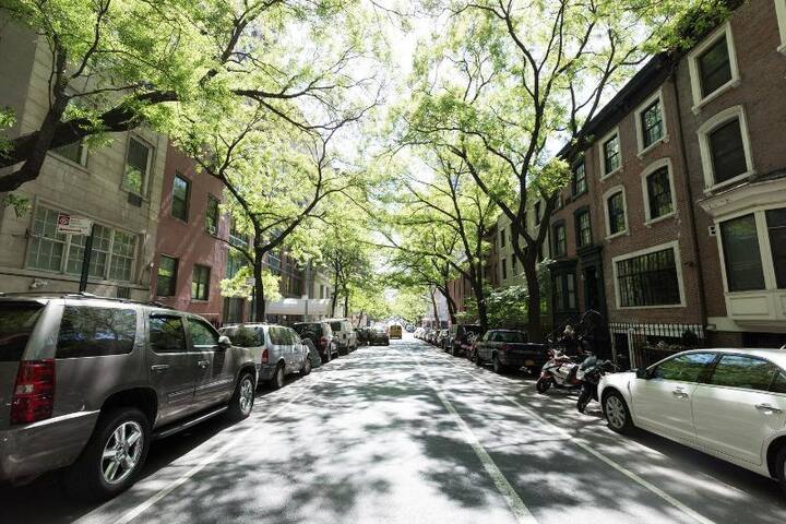 Midtown Manhattan Duplex gallery image 2