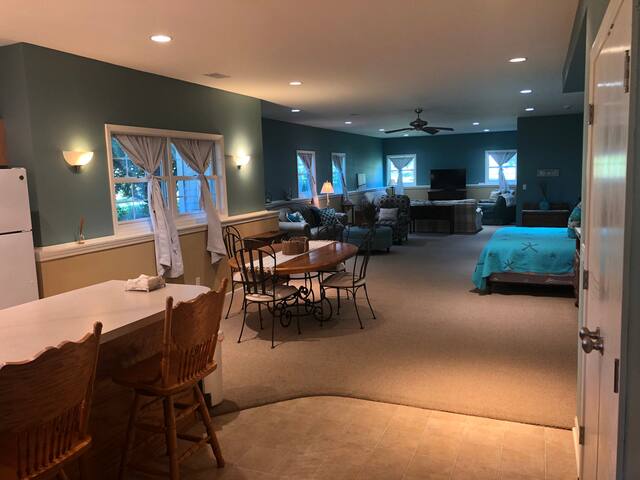 Custom 1600 sq ft Private Spacious Suite